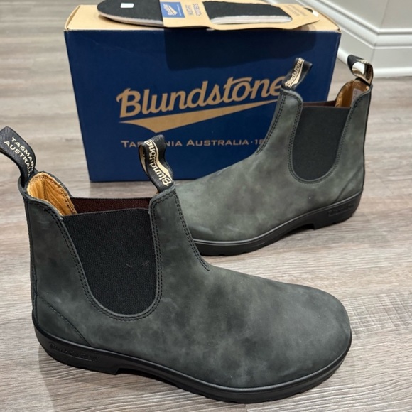 Blundstone Other - Blundstone BL 587 Chelsea Suede Rustic Black Leather Boots